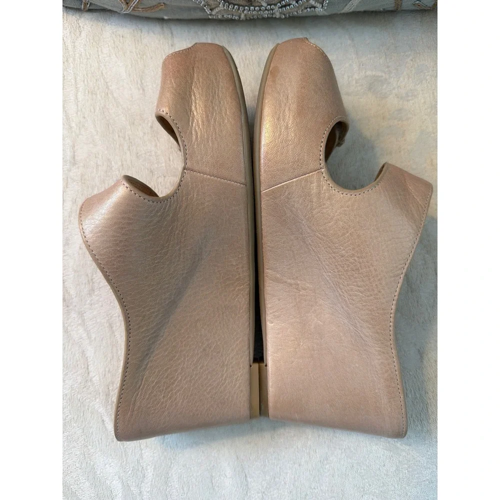 JOHNSTON & MURPHY. TRICIA GOLD WEDGE SLIDE SIZE 7